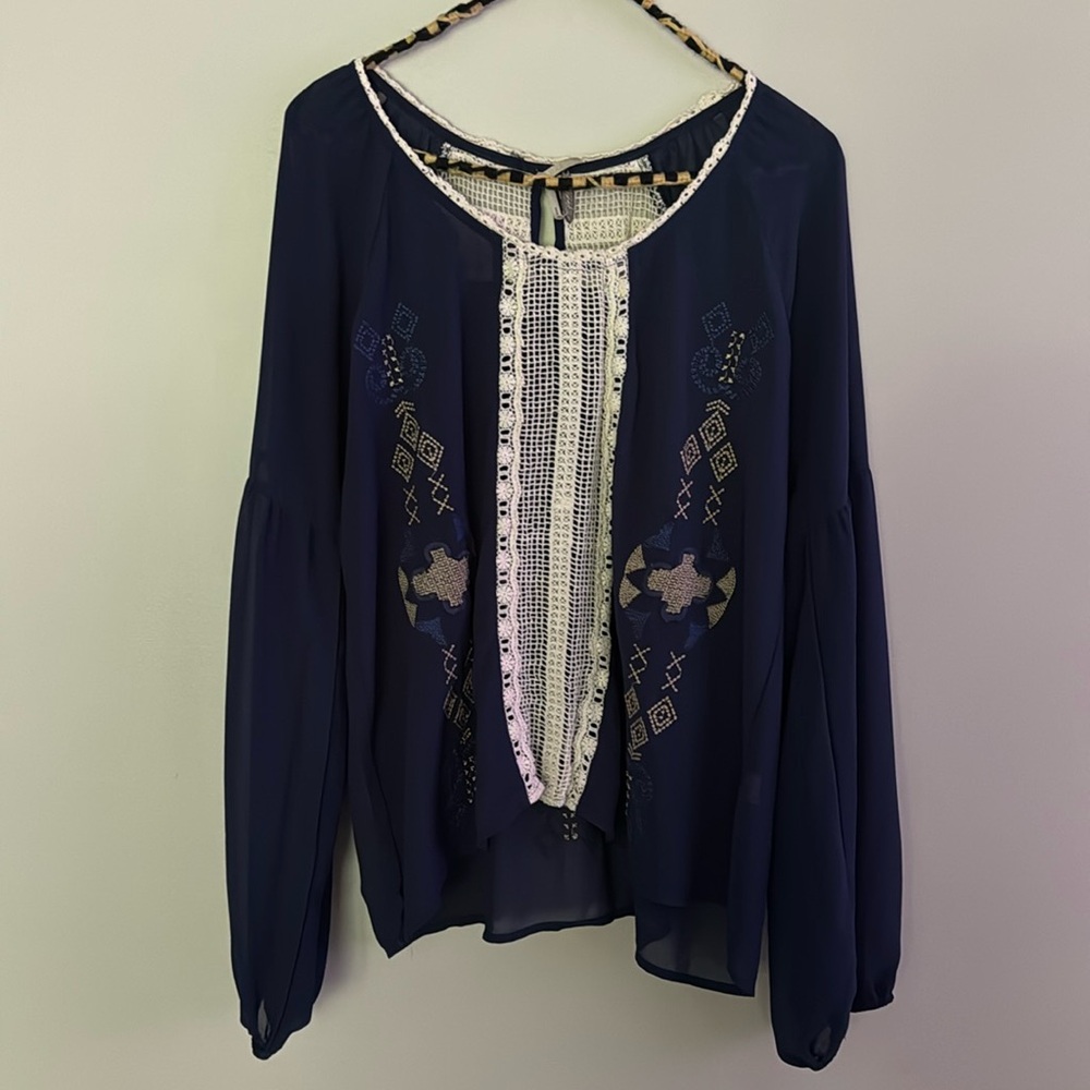 Gimmicks by BKE blue chiffon top - L